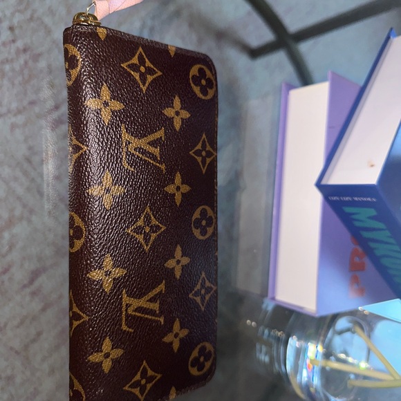 Louis Vuitton Monogram Wallet - Picture 2 of 9